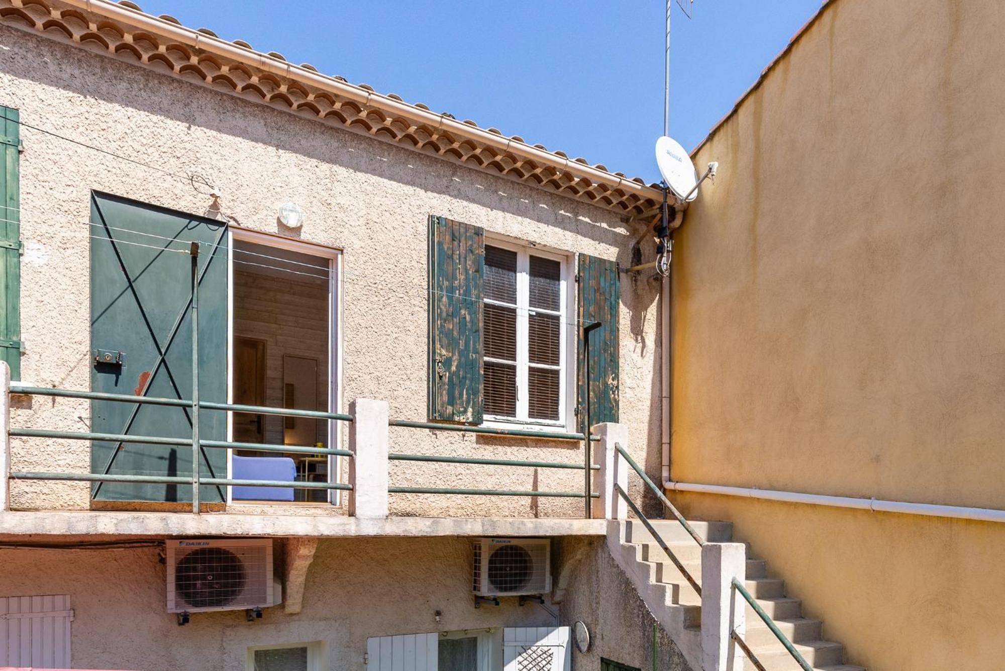 Soleil En Ville - Coeur De Ville, Climatisatise Et Au Calme Plein Sud A 300 M Du Port Vieux La Ciotat Room photo